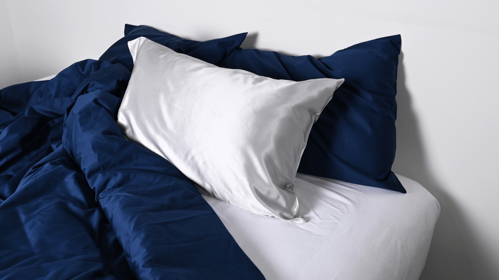Silk pillowcase white and Refined Sateen in Navy together in one bed Silk Pillowcase-Canada | Skylark+Owl Linen Co. 