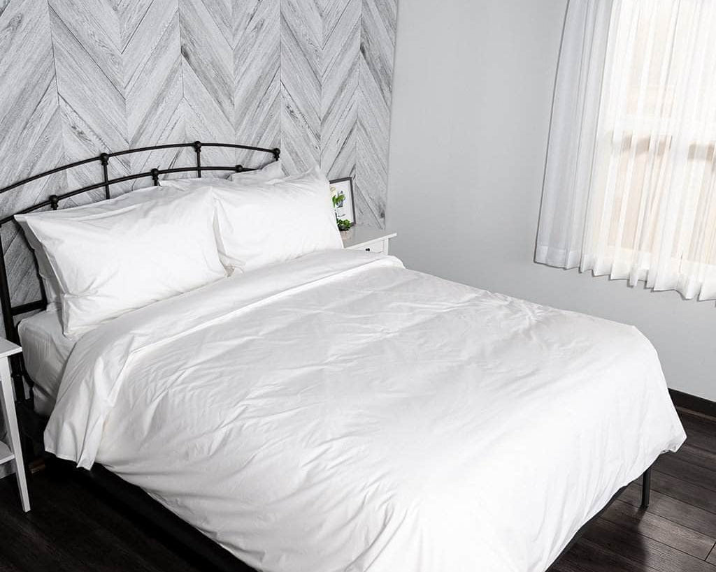 Bed with the Essential Collection Percale Duvet Cover in White